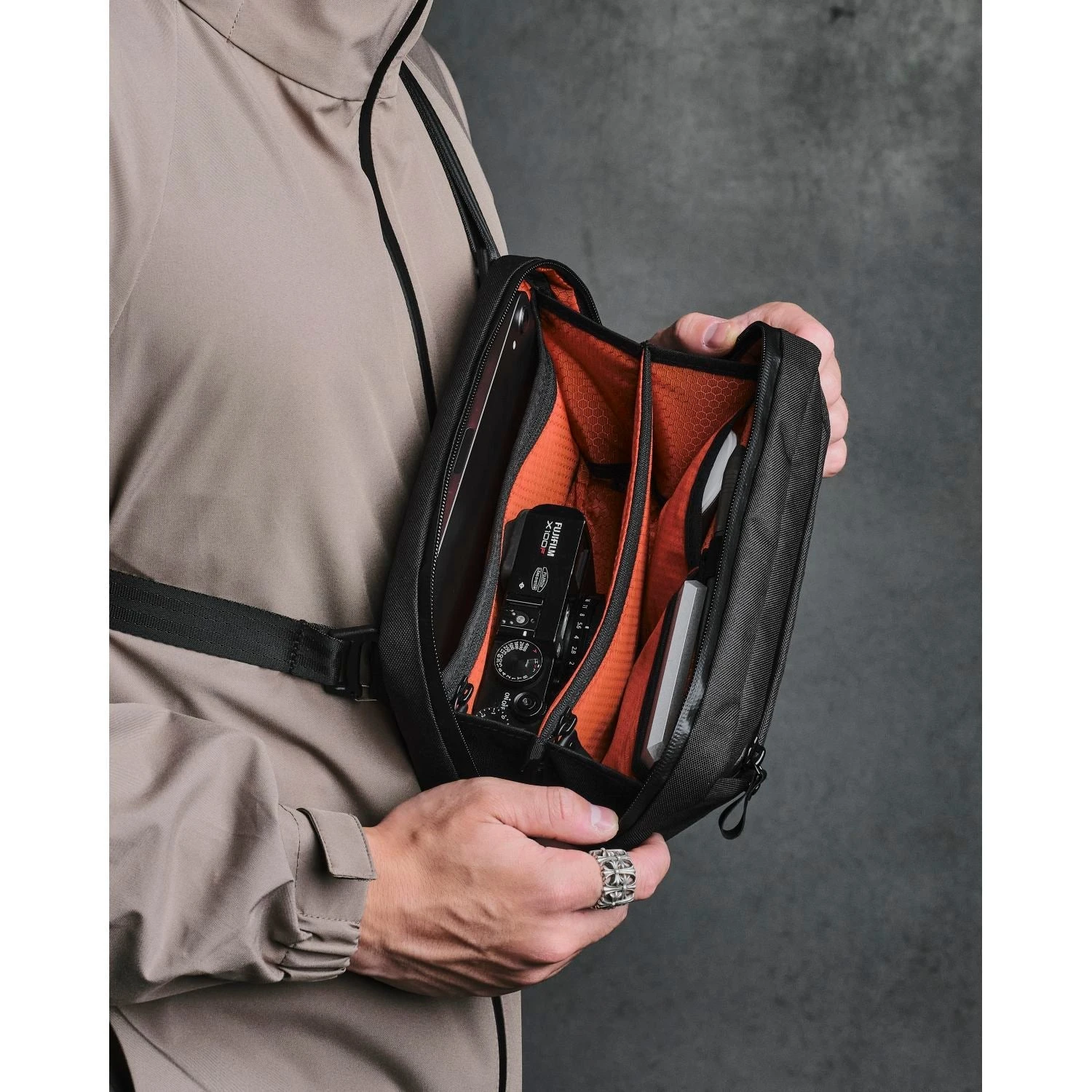 ALPAKA Elements Tech Case Sling 8 ALPAKA Elements Tech Case Sling - Image 8