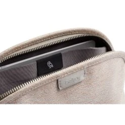 Bellroy Classic Pouch (SA) -Fashion Bag Store Bellroy Classic Pouch Saltbush 06 7a958dbb c29f 44c4 a210 6761d1ee23f2