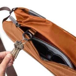 Bellroy Sling -Fashion Bag Store Bellroy Sling Bronze 4 bc4dac29 aad8 4461 99a3 90c36dddd548