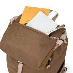 Hellolulu Saro Utility Flap Backpack M Recycled (SA) -Fashion Bag Store Hellolulu Saro Utility Flap Backpack M Recycled Brown 4 1 bd3cfd72 cebc 48c3 b61a ccdf2c7c8e3e